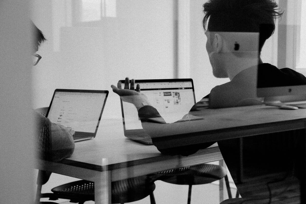Image of a client and therapist having a discussion